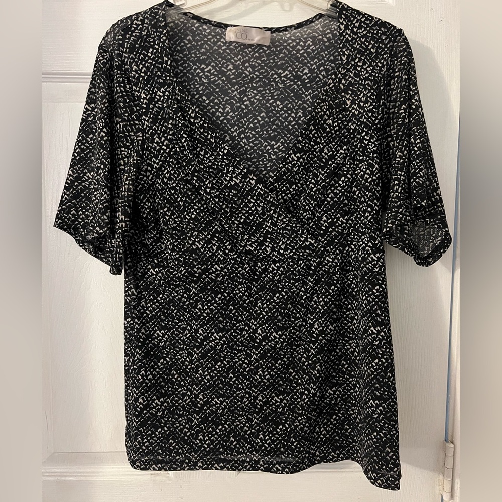 GUC black and white top womens fits 12-14